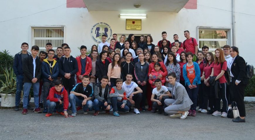 Vizitë në institutin e nxënësve,Tiranë